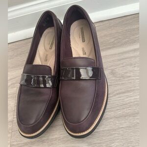 Clark’s leather loafers sz 8 Burgundy Brown  comfortable